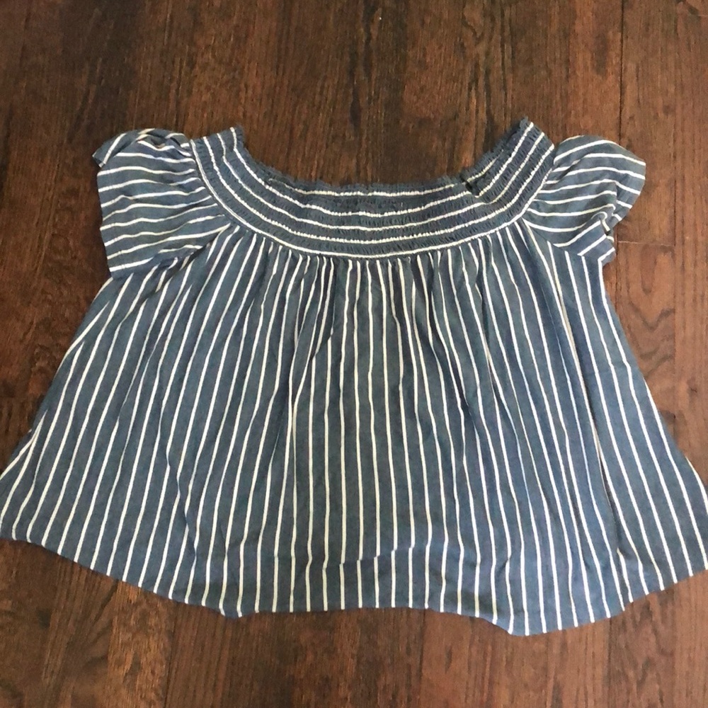 American eagle off the shoulder top (size L)